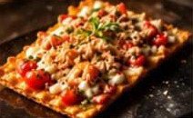 Ksejuán con atún, tomate y queso